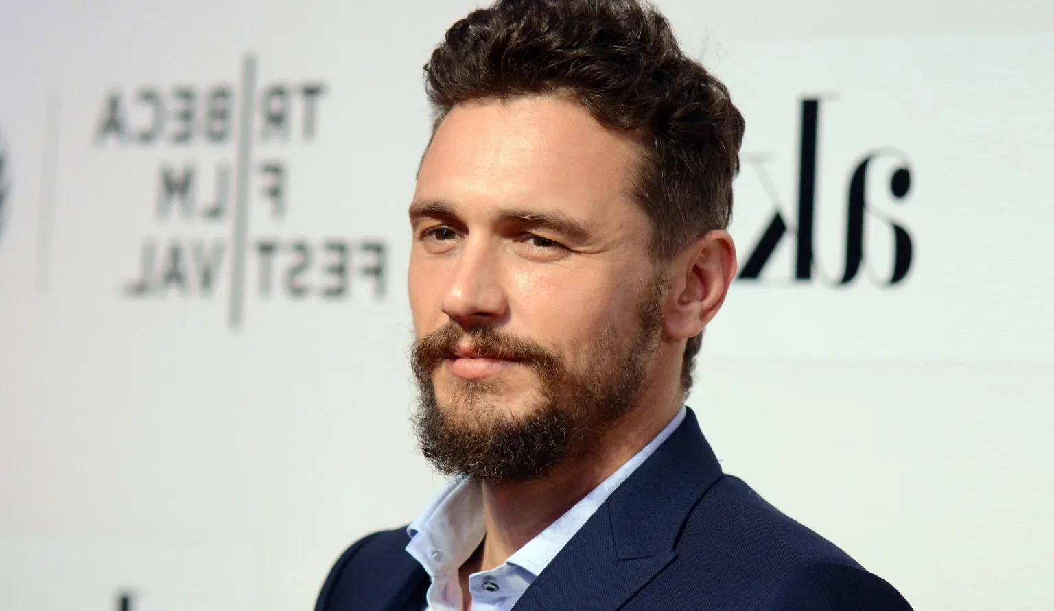 img/1065_rocking-the-short-patchy-beard-look.webp